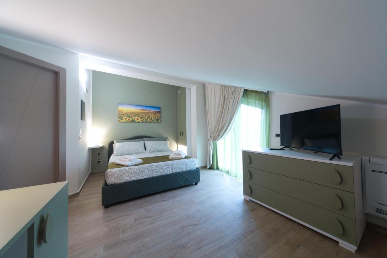 Slow Chic Apartment Beb Policlinico 墨西拿 外观 照片