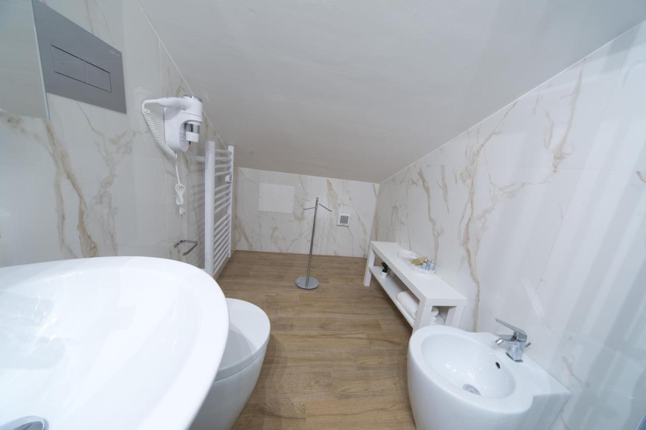 Slow Chic Apartment Beb Policlinico 墨西拿 外观 照片