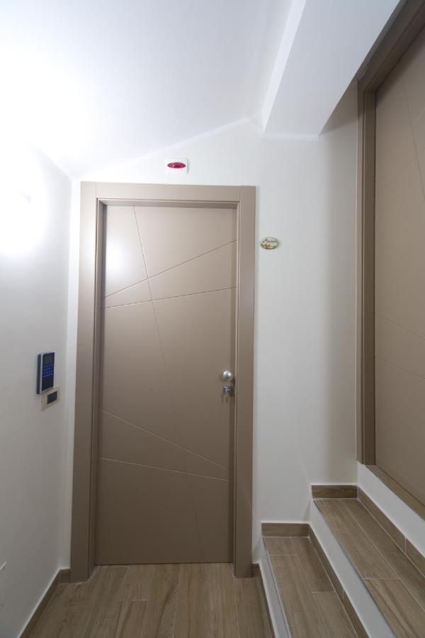 Slow Chic Apartment Beb Policlinico 墨西拿 外观 照片