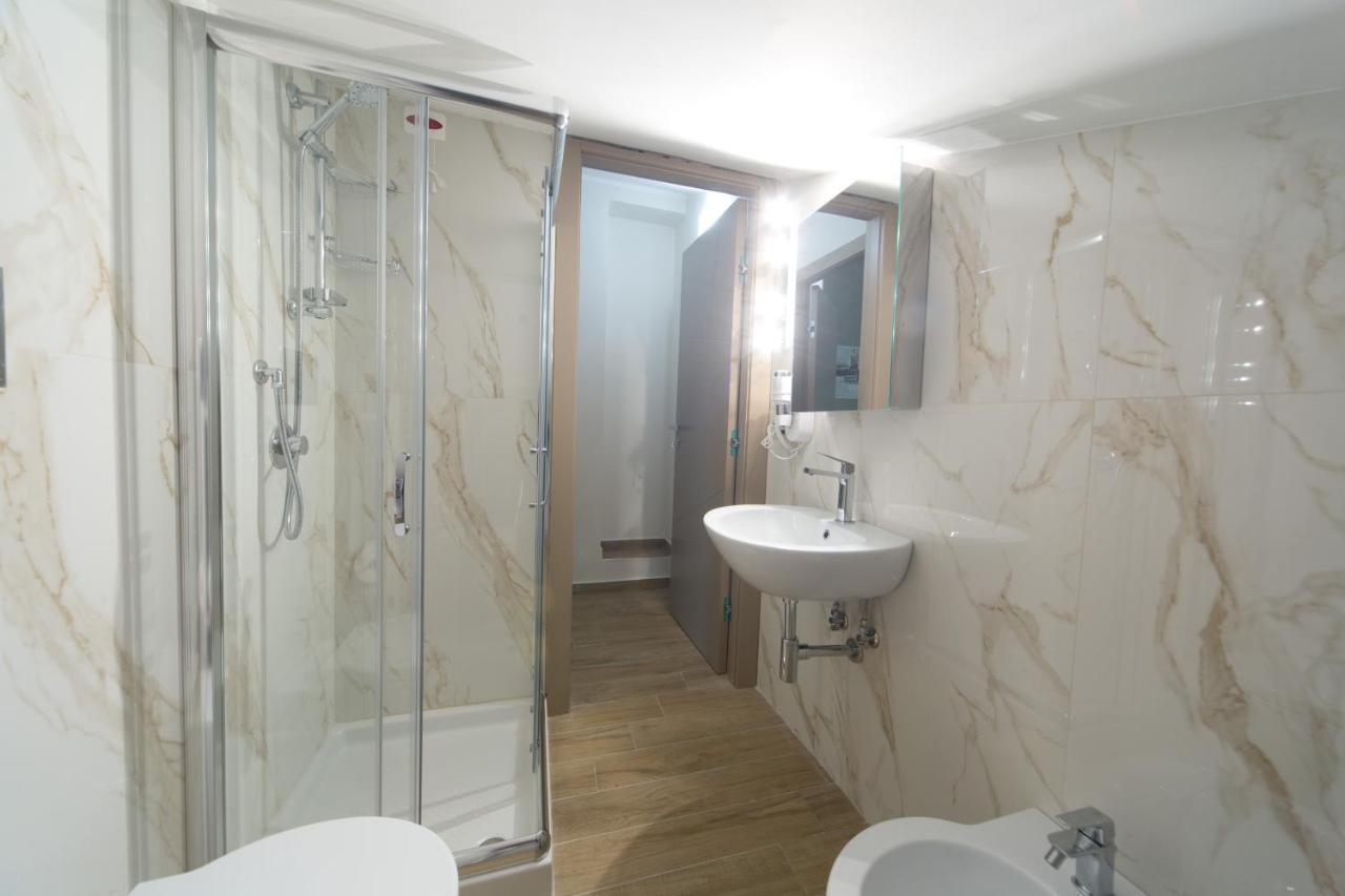 Slow Chic Apartment Beb Policlinico 墨西拿 外观 照片