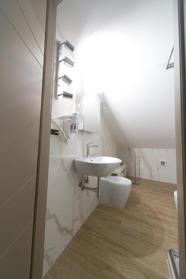 Slow Chic Apartment Beb Policlinico 墨西拿 外观 照片
