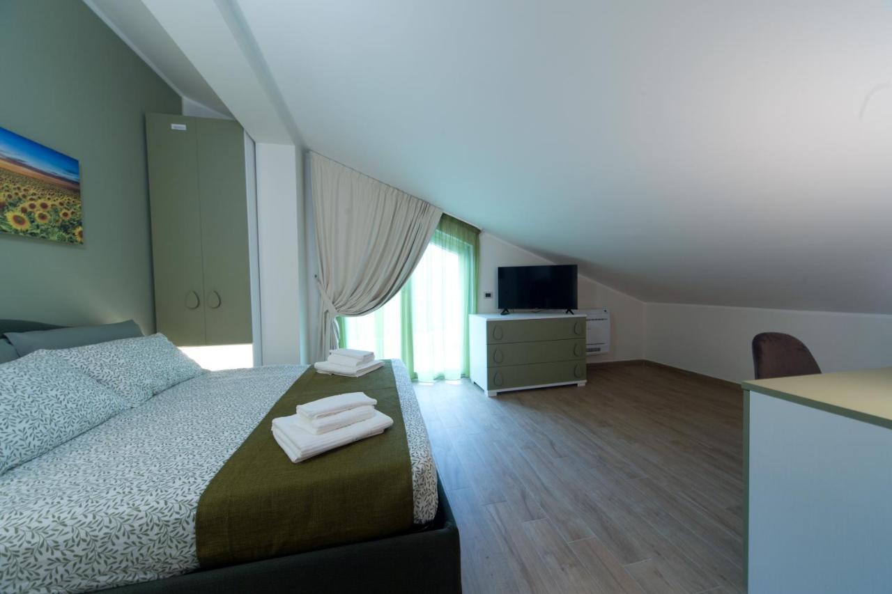 Slow Chic Apartment Beb Policlinico 墨西拿 外观 照片