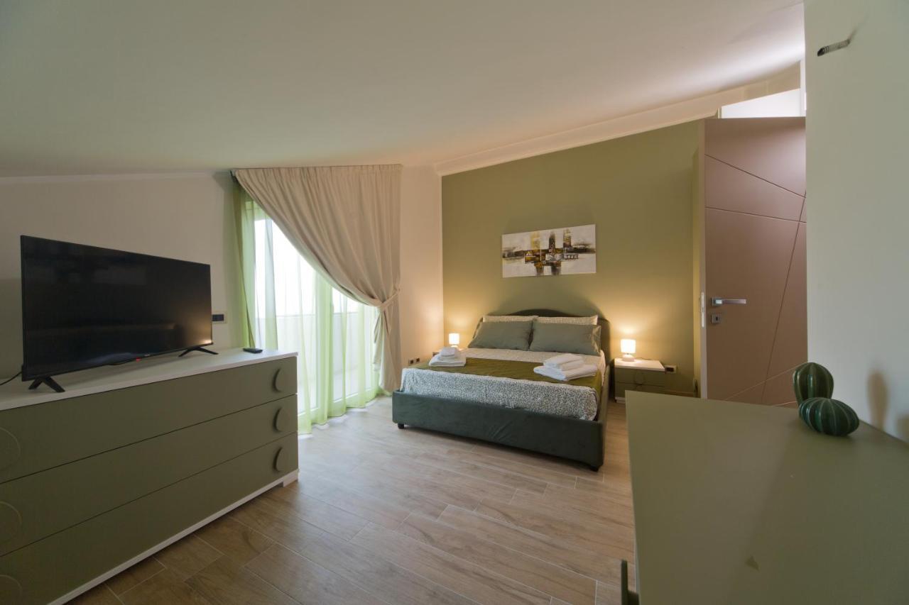 Slow Chic Apartment Beb Policlinico 墨西拿 外观 照片