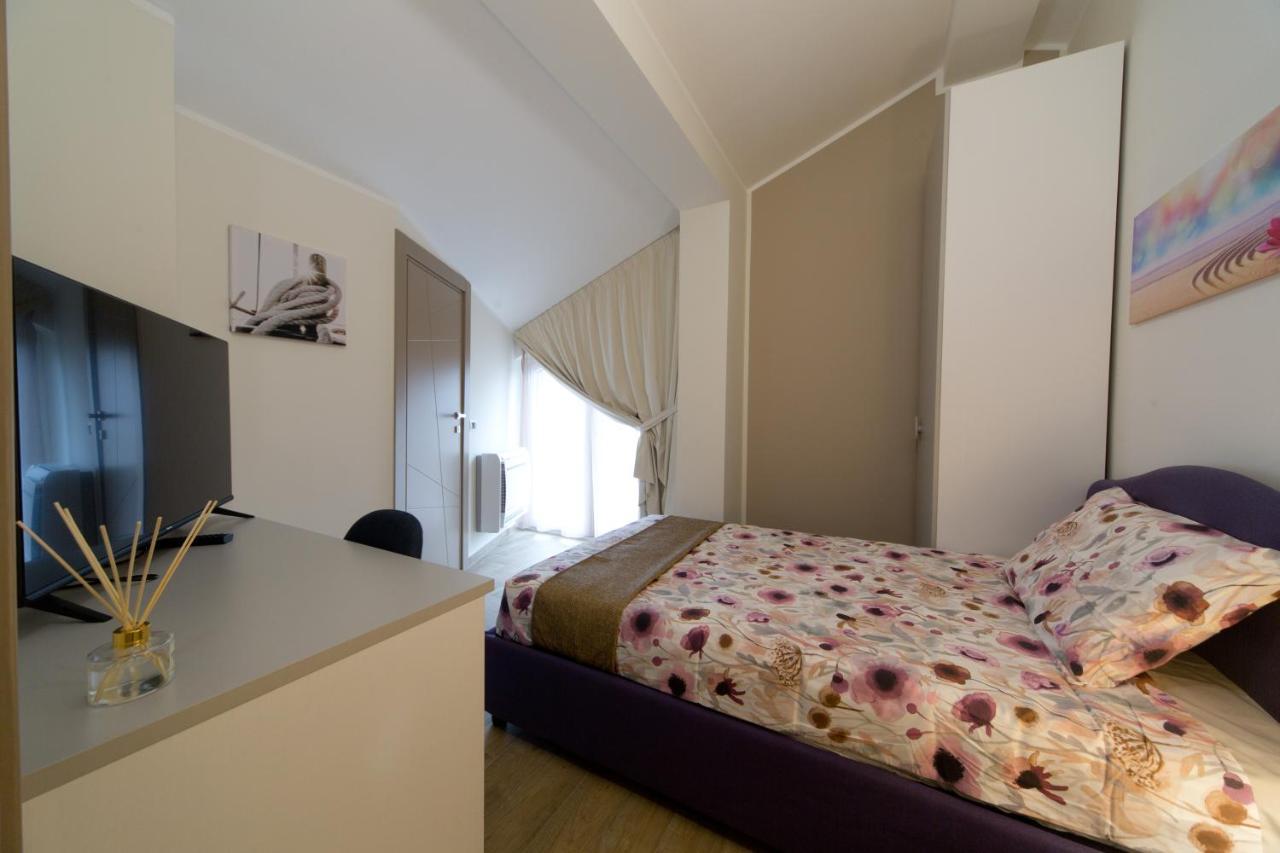 Slow Chic Apartment Beb Policlinico 墨西拿 外观 照片
