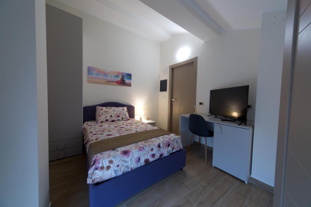 Slow Chic Apartment Beb Policlinico 墨西拿 外观 照片