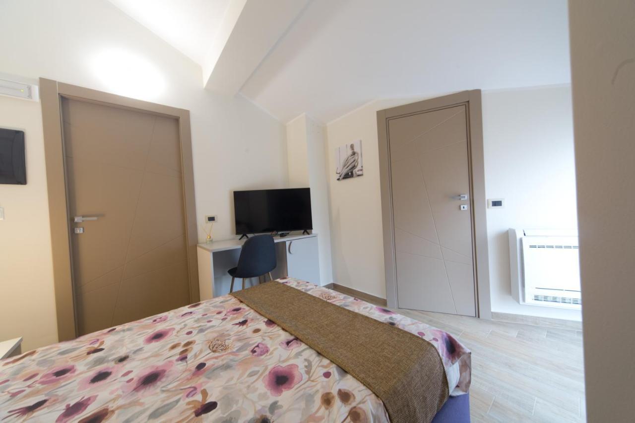 Slow Chic Apartment Beb Policlinico 墨西拿 外观 照片