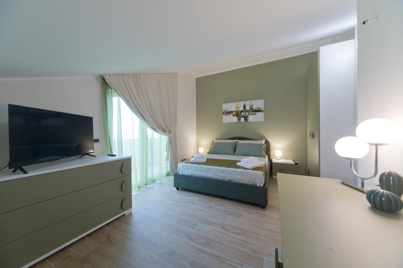 Slow Chic Apartment Beb Policlinico 墨西拿 外观 照片