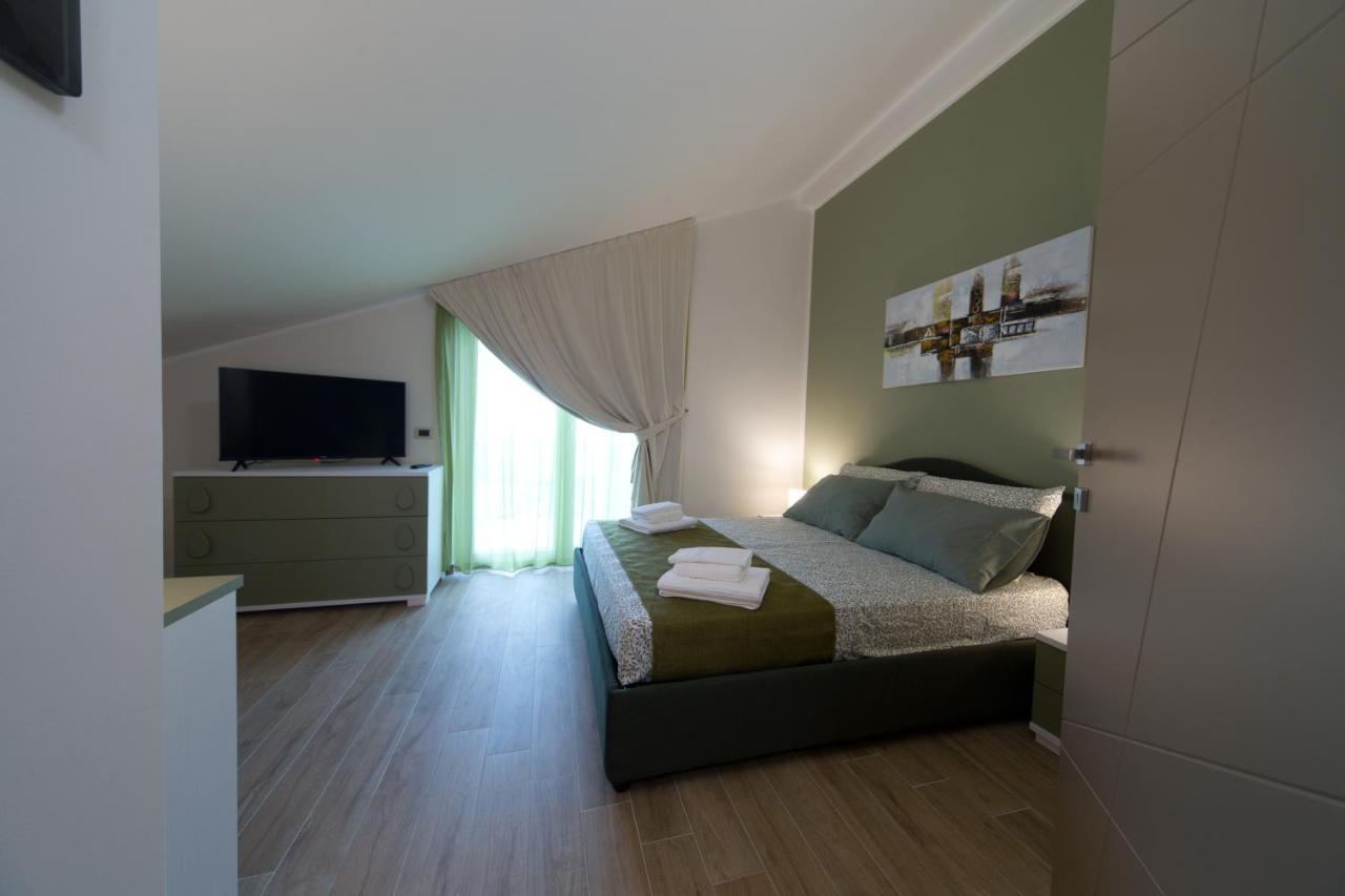 Slow Chic Apartment Beb Policlinico 墨西拿 外观 照片