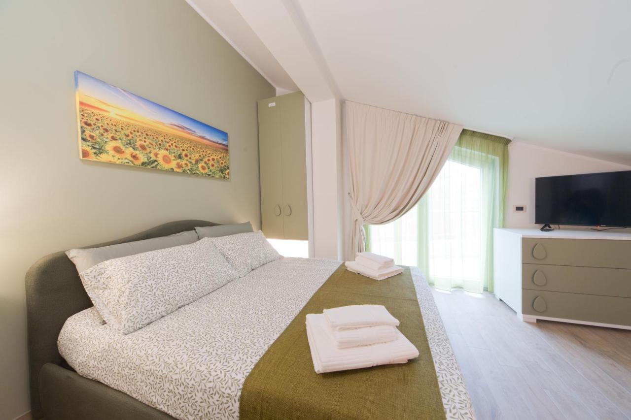 Slow Chic Apartment Beb Policlinico 墨西拿 外观 照片