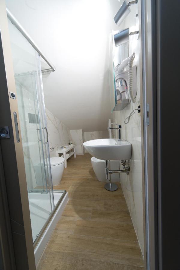 Slow Chic Apartment Beb Policlinico 墨西拿 外观 照片