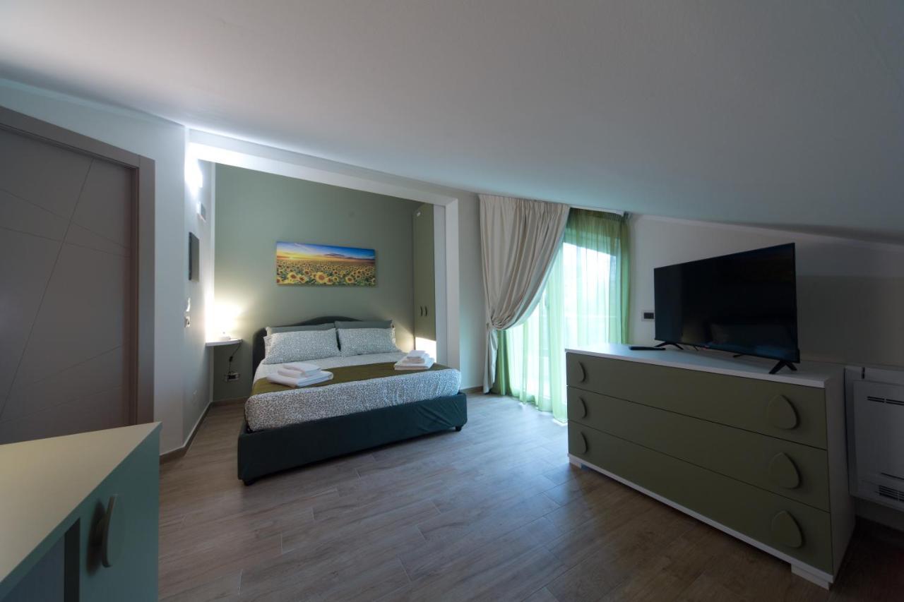 Slow Chic Apartment Beb Policlinico 墨西拿 外观 照片