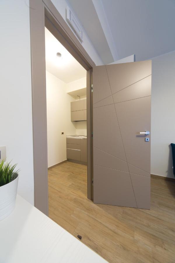 Slow Chic Apartment Beb Policlinico 墨西拿 外观 照片