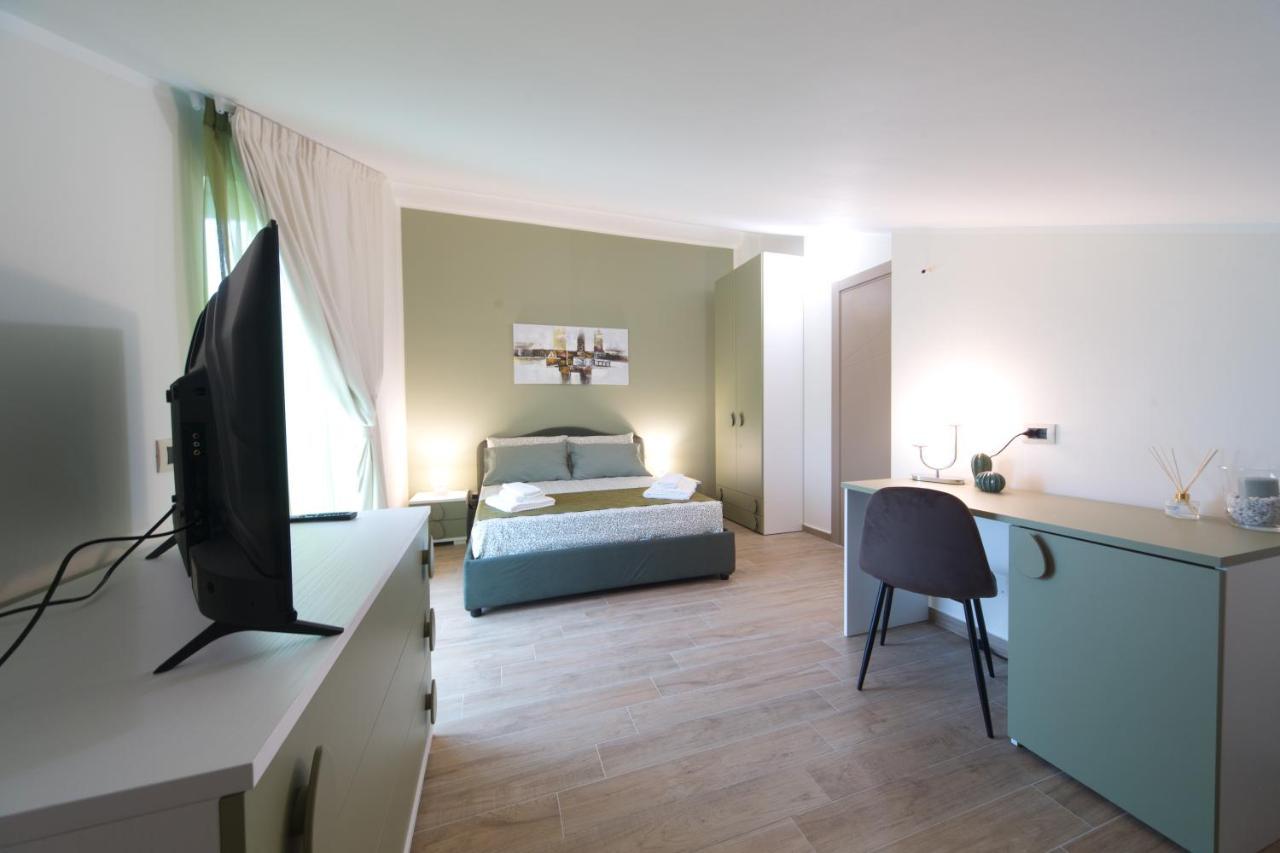 Slow Chic Apartment Beb Policlinico 墨西拿 外观 照片
