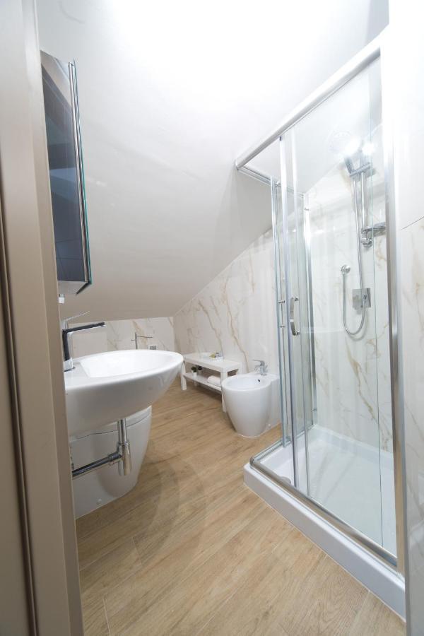 Slow Chic Apartment Beb Policlinico 墨西拿 外观 照片
